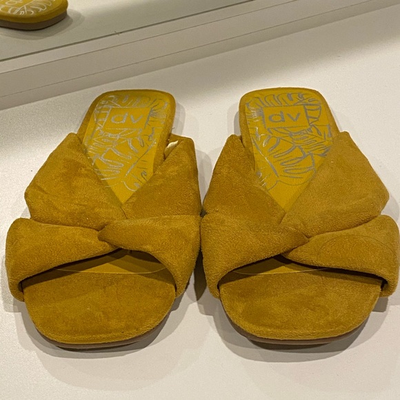 Yellow 8.5 NEW Women/'s dv Addie Microsuede Knotted Slide Sandals